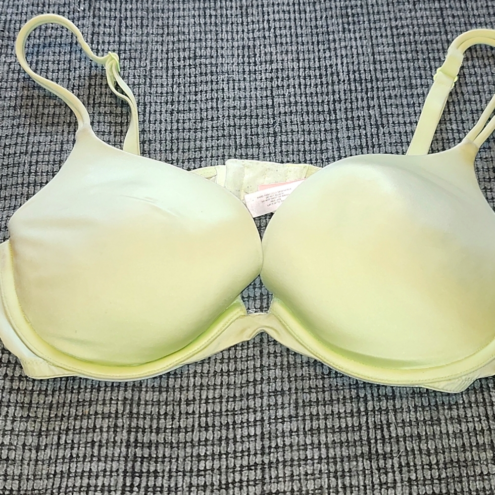 Victoria's Secret Push-up 36C. Color Line Green